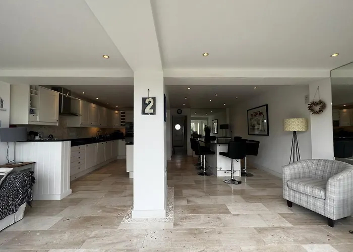 North Quay - Pet Friendly Luxury Townhouse Overlooking Bembridge Harbour