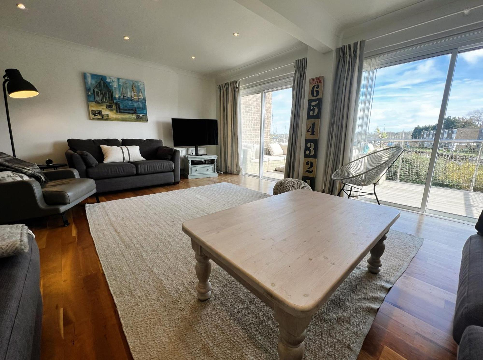 North Quay - Pet Friendly Luxury Townhouse Overlooking Bembridge Harbour *