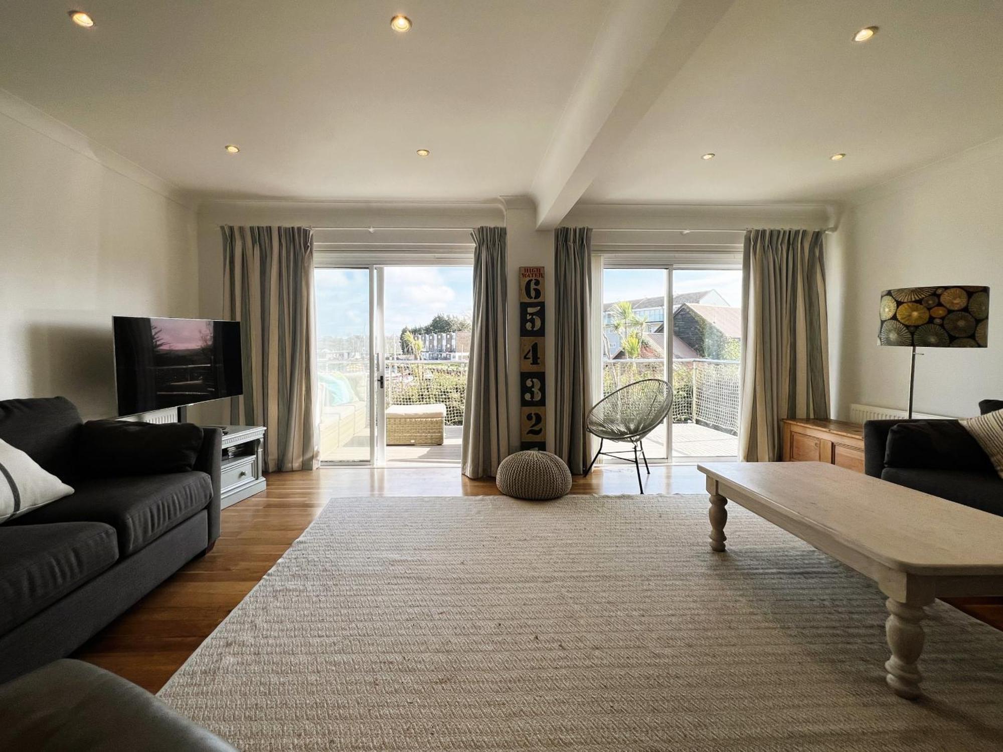 North Quay - Pet Friendly Luxury Townhouse Overlooking Bembridge Harbour *